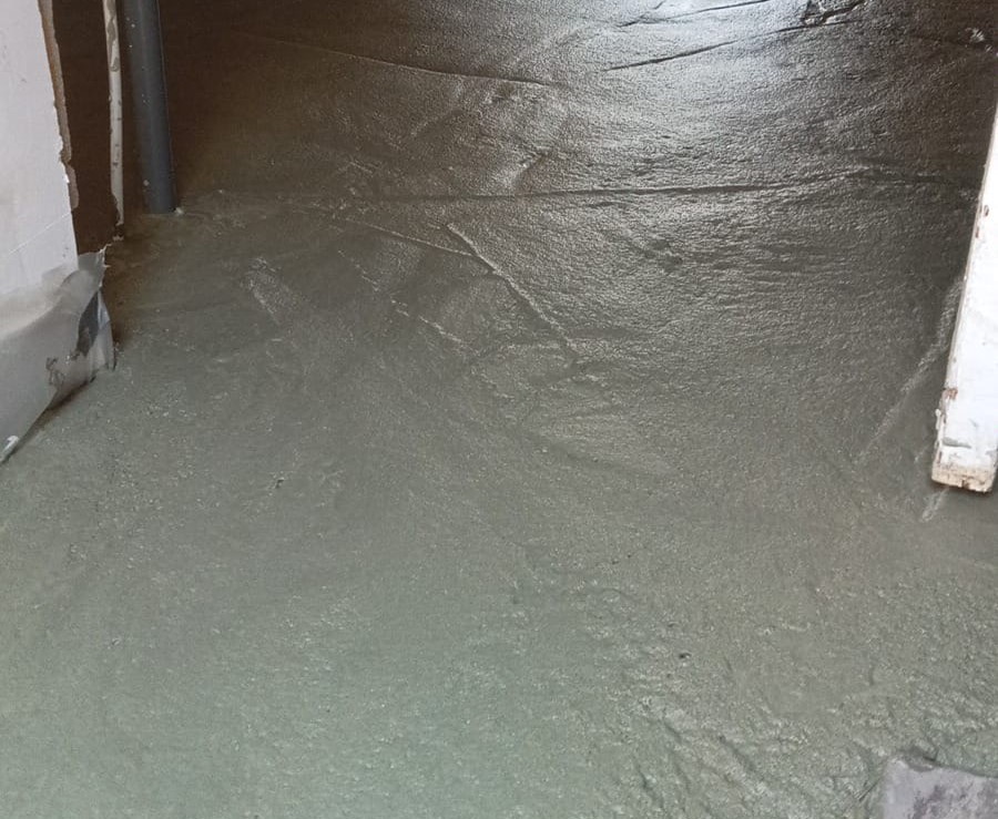 Hoe lang moet cementdekvloer drogen?