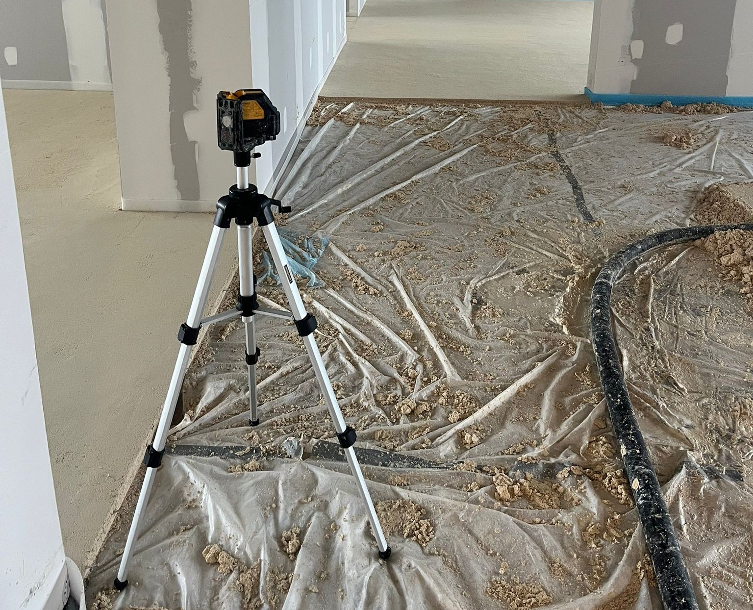 Het leggen van een zandcement dekvloer
