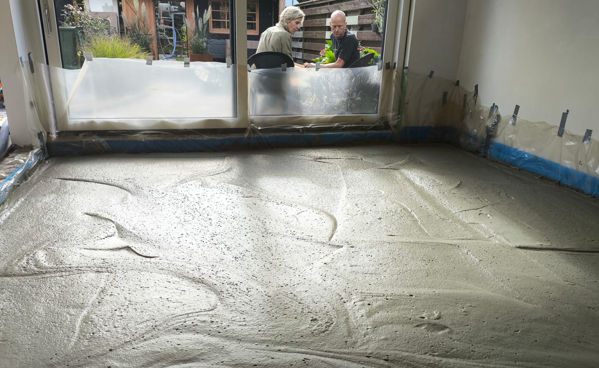 Kruipruimte isoleren met schuimbeton door Woodstock Vloeren